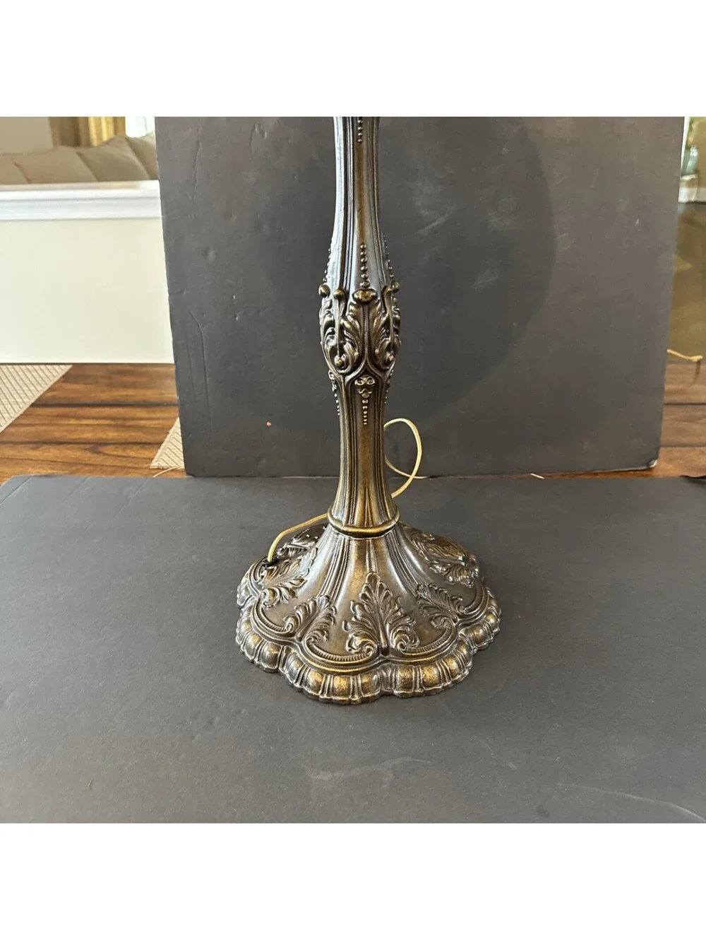 Large Tiffany Style Lily Pad Floral Stained Glass Table Lamp Light 26” H X 17” W